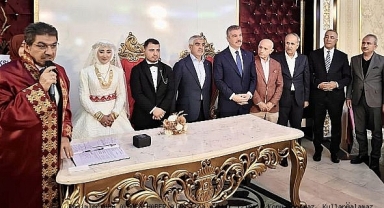 Betül ve Celal Sonkaya çifti mutluluklarını dostlarının şahitliğiyle paylaştılar