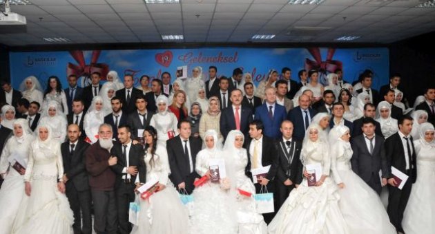 48 çift muradına erdi