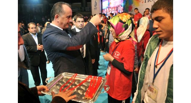 Başarılı 470 öğrenci altınla ödüllendirildi