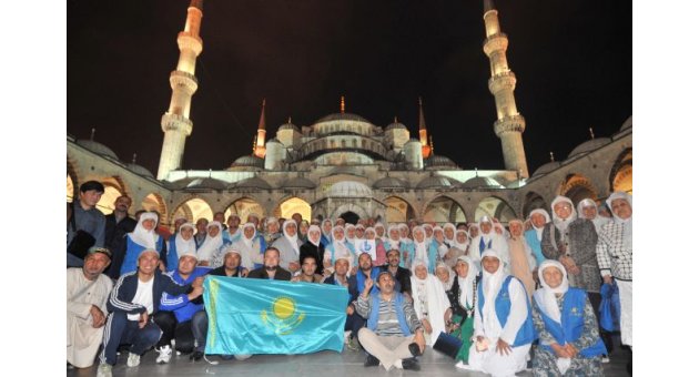 Kazakistanlı hacılar İstanbul’u ziyaret etti